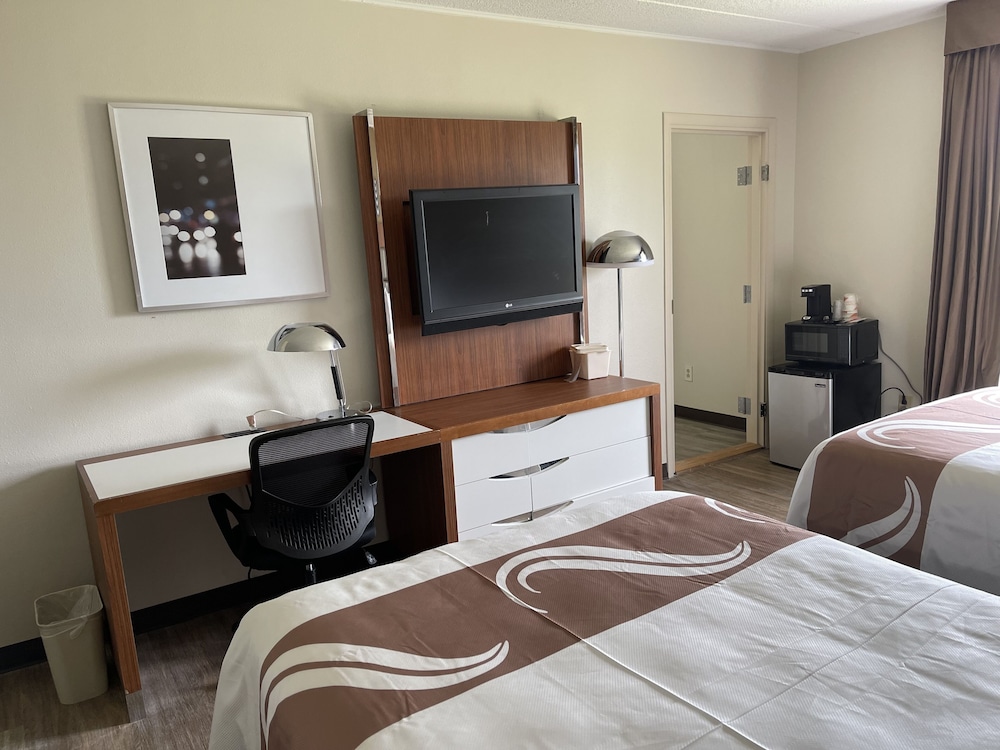 Quality Inn & Suites New Hartford - Utica 36/43