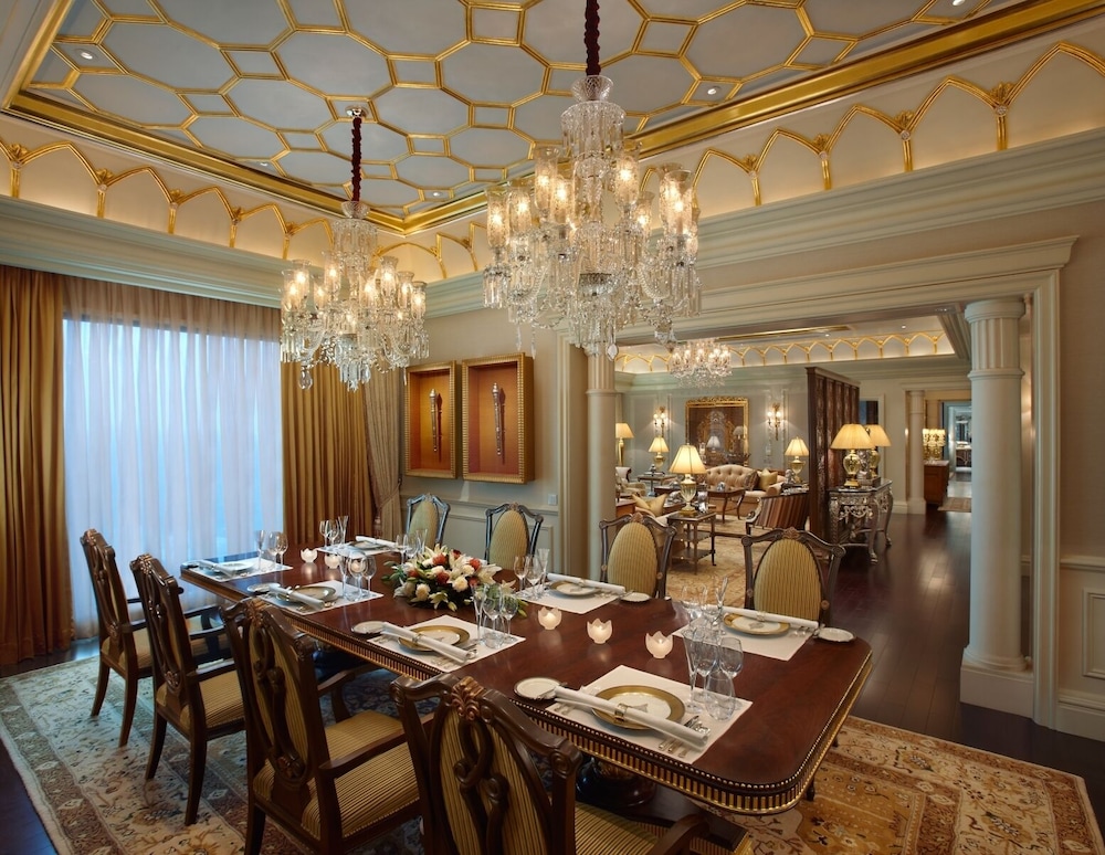 The Leela Palace New Delhi 54/74