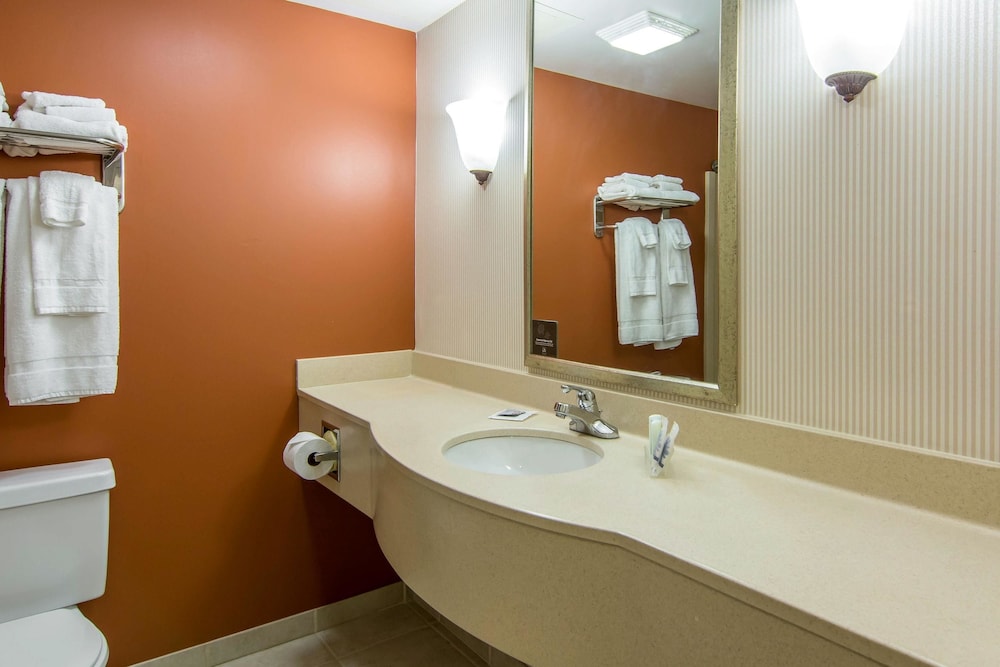Spark by Hilton Fredericksburg Southpoint 16/38