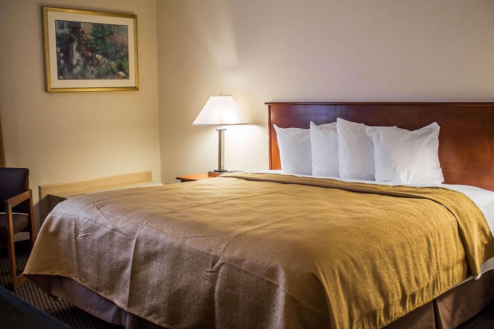 Rodeway Inn & Suites Youngstown 10/60