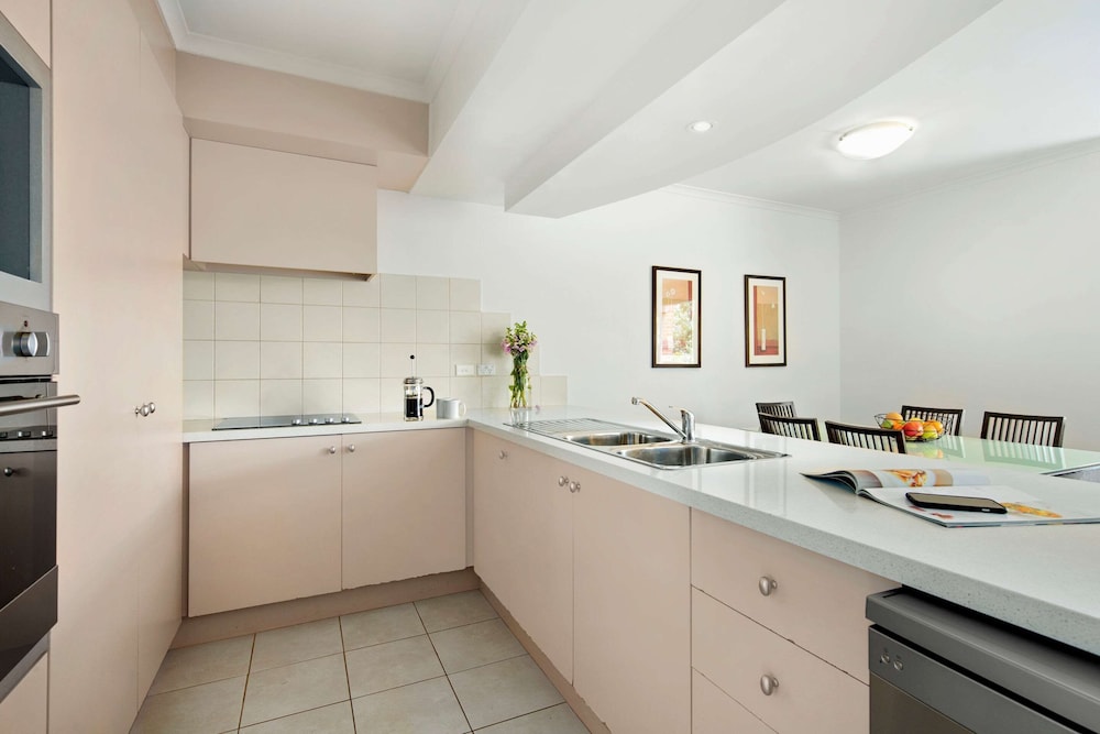 Comfort Apartments Royal Gardens 20/25