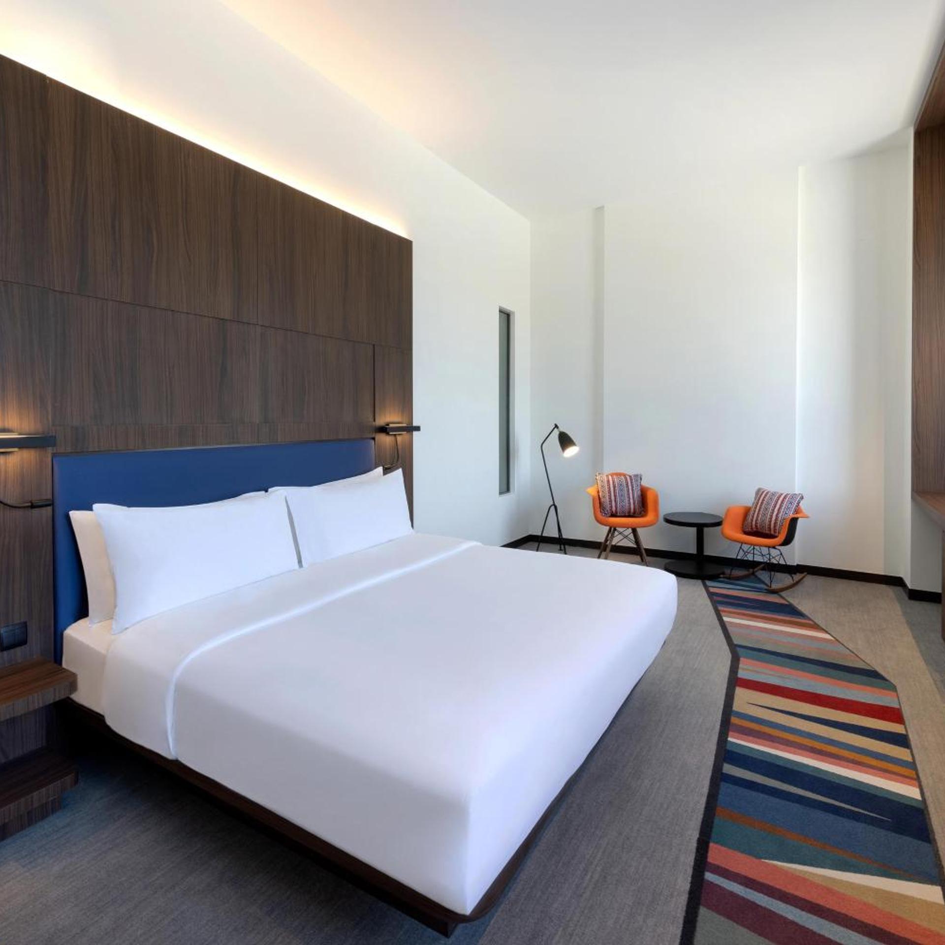 Savvy, Guest Room, King Bed
