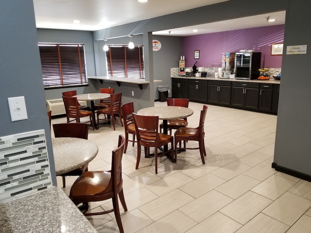 Super 8 by Wyndham Fort Collins 28/41