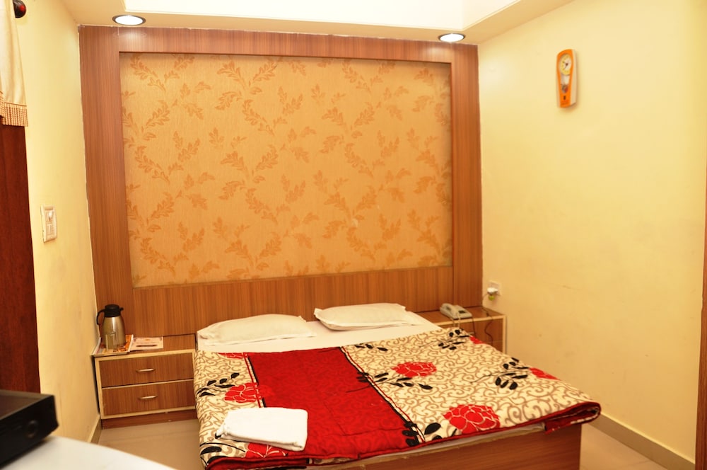 HOTEL SUDARSHAN PALACE 26/48
