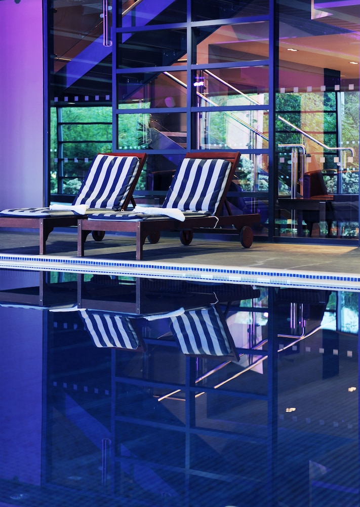 Village Hotel Solihull 32/64