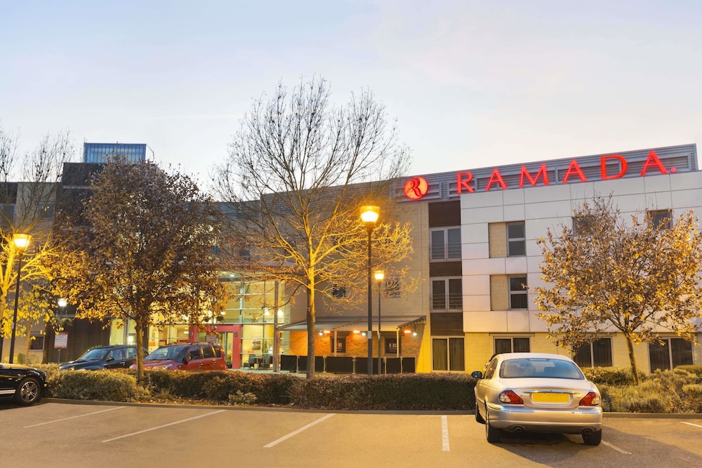 Ramada by Wyndham London North M1 photo3
