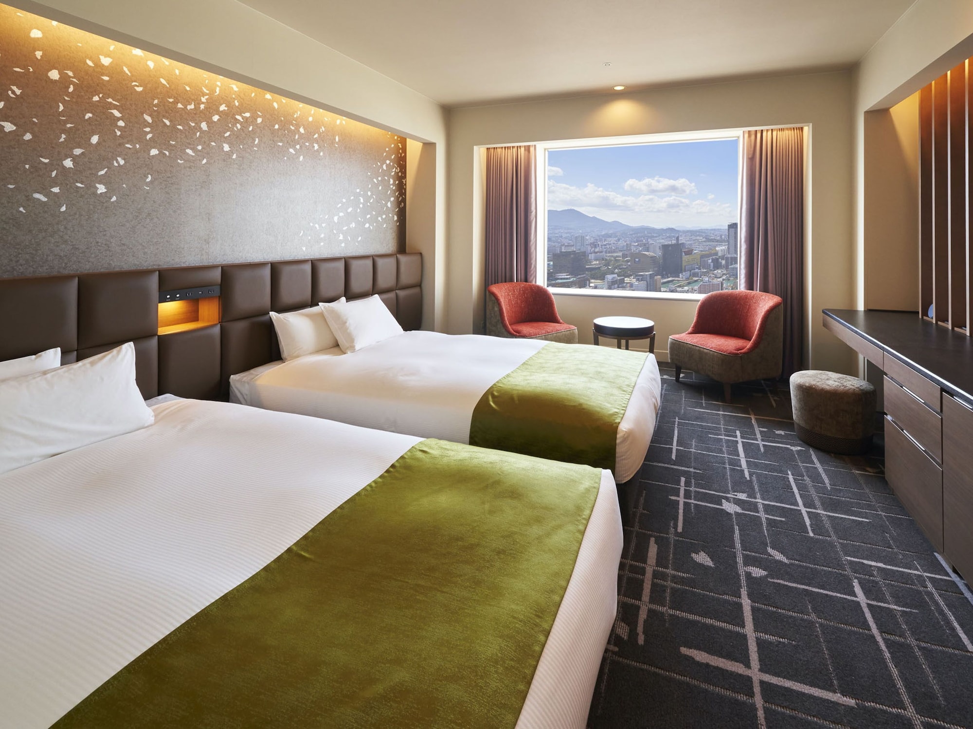 Club, Twin Beds