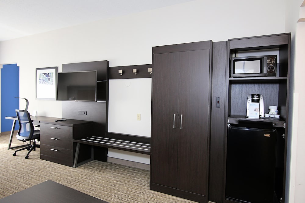 Holiday Inn Express Hotel And Suites Ashland 47/55