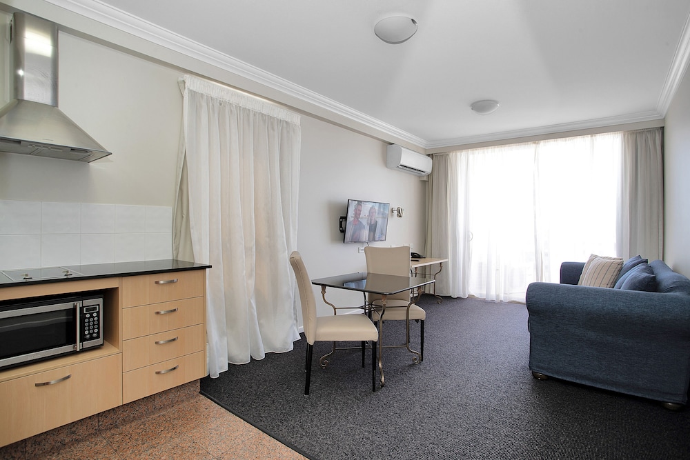 Mantra Mackay 44/73