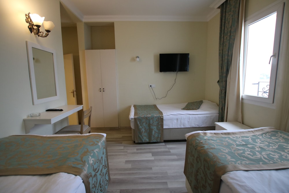Artemis Hotel 13/69