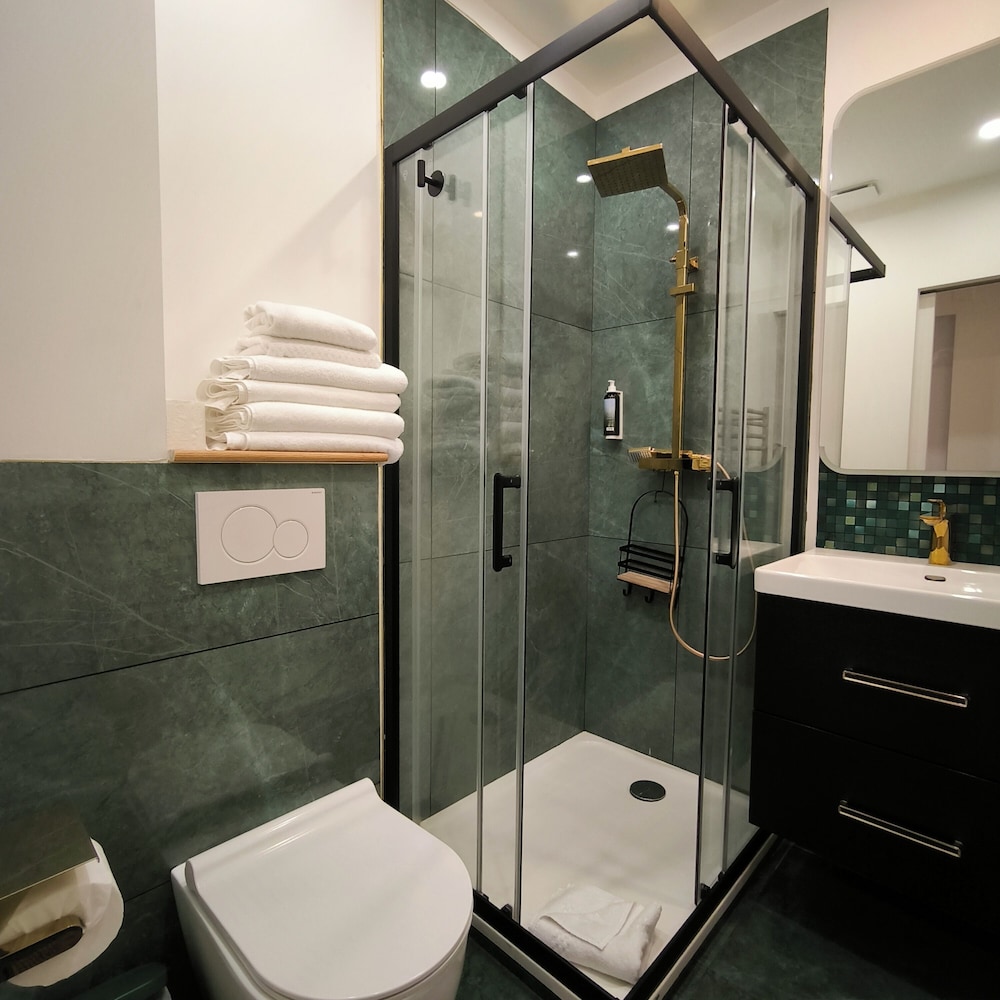 Hotel Le Twelve 50/50