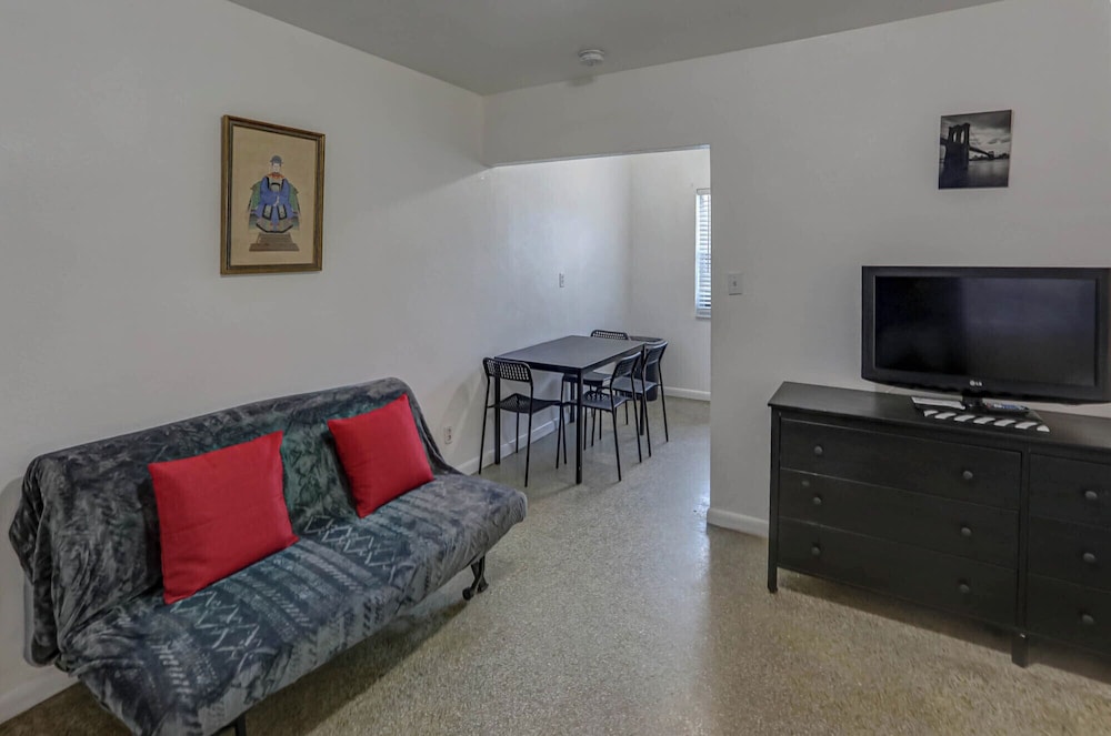 Green Seas Motel 27/50