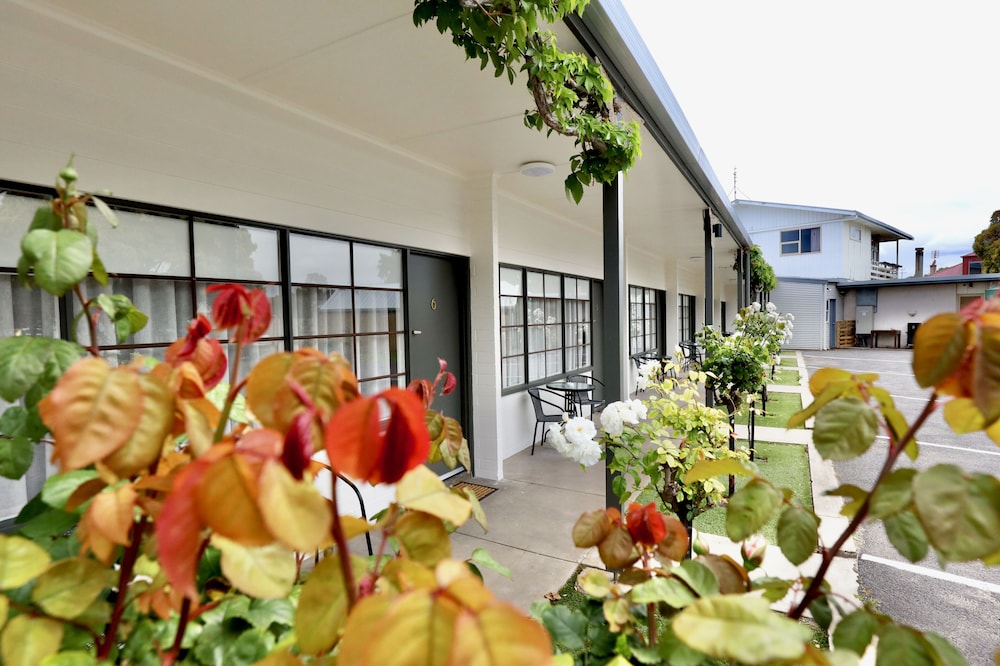 GUICHEN BAY MOTEL 47/54