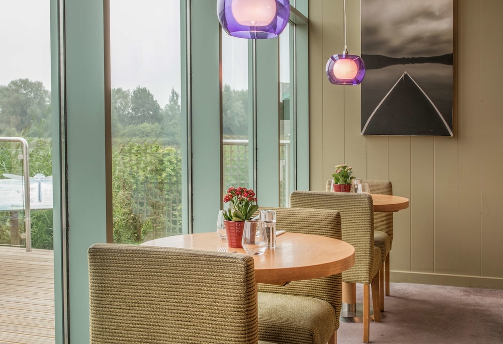 De Vere Cotswold Water Park 28/68