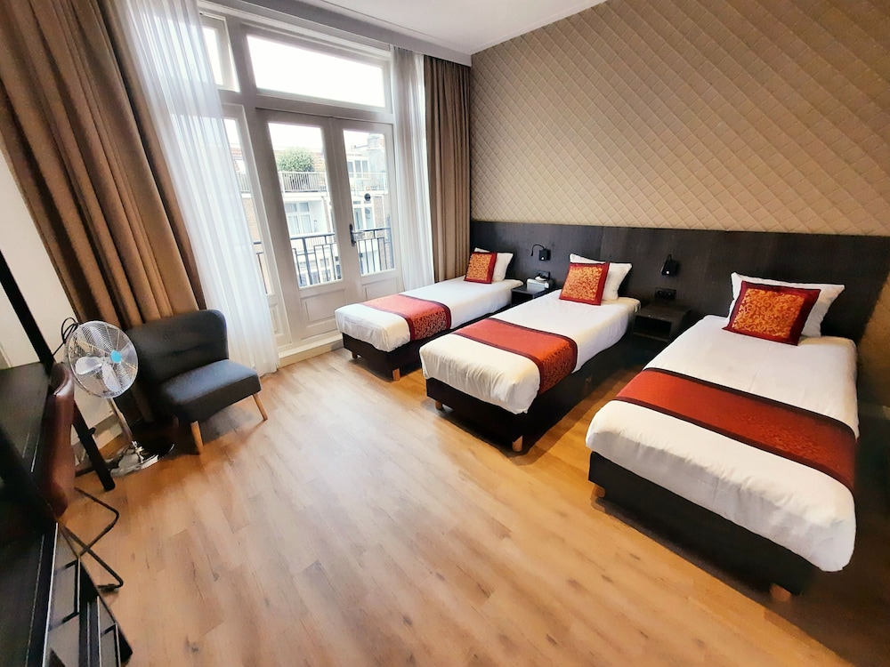 ROOM, TRIPLE, 3 BEDS