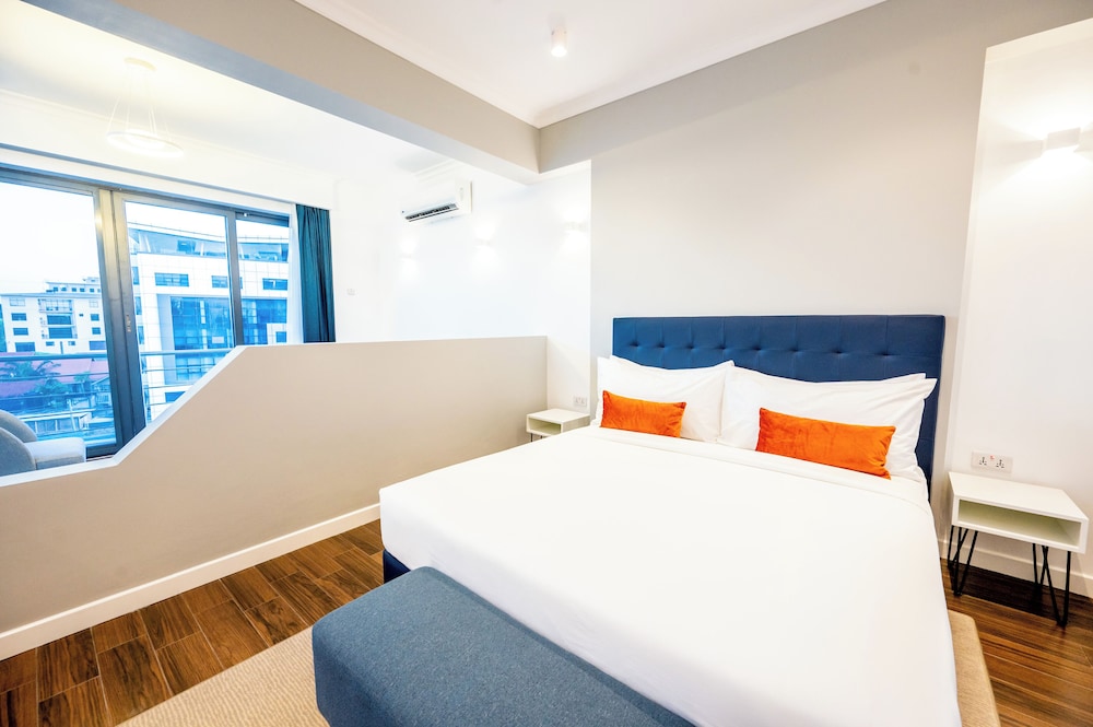 EXECUTIVE, SUITE, KING BED
