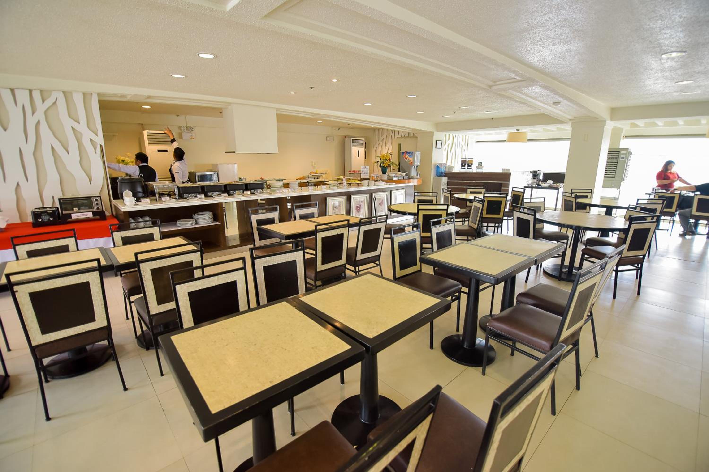 Hotel Tavern Surigao 43/57