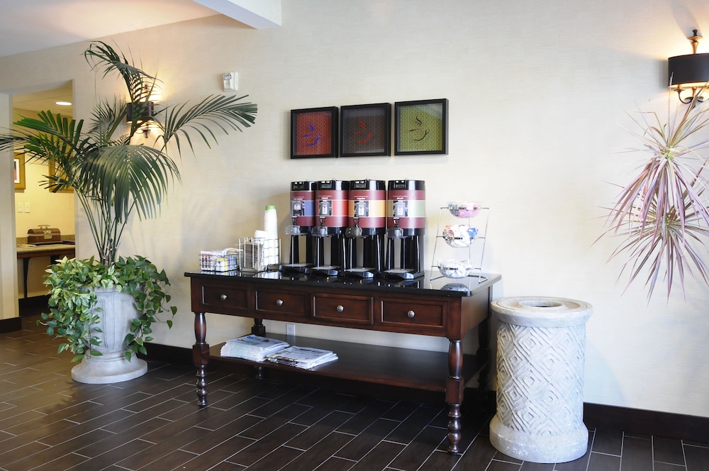 Hampton Inn Suites Redding Ca 32/55