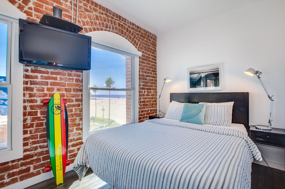 Venice Breeze Suites 11/54