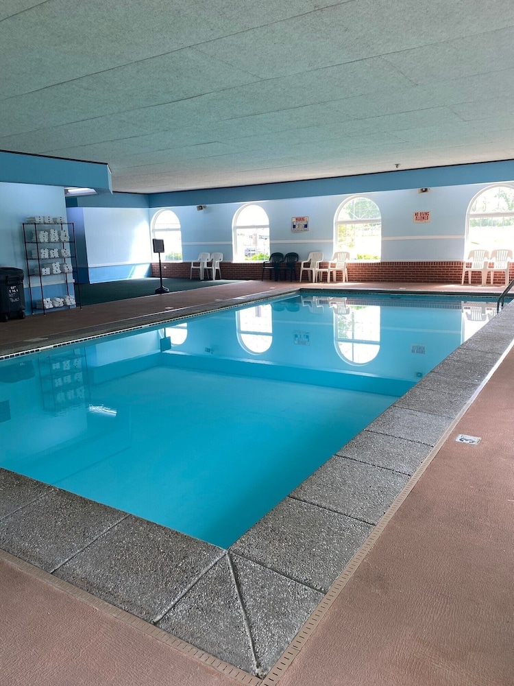 Super 8 by Wyndham New Hampton 20/32