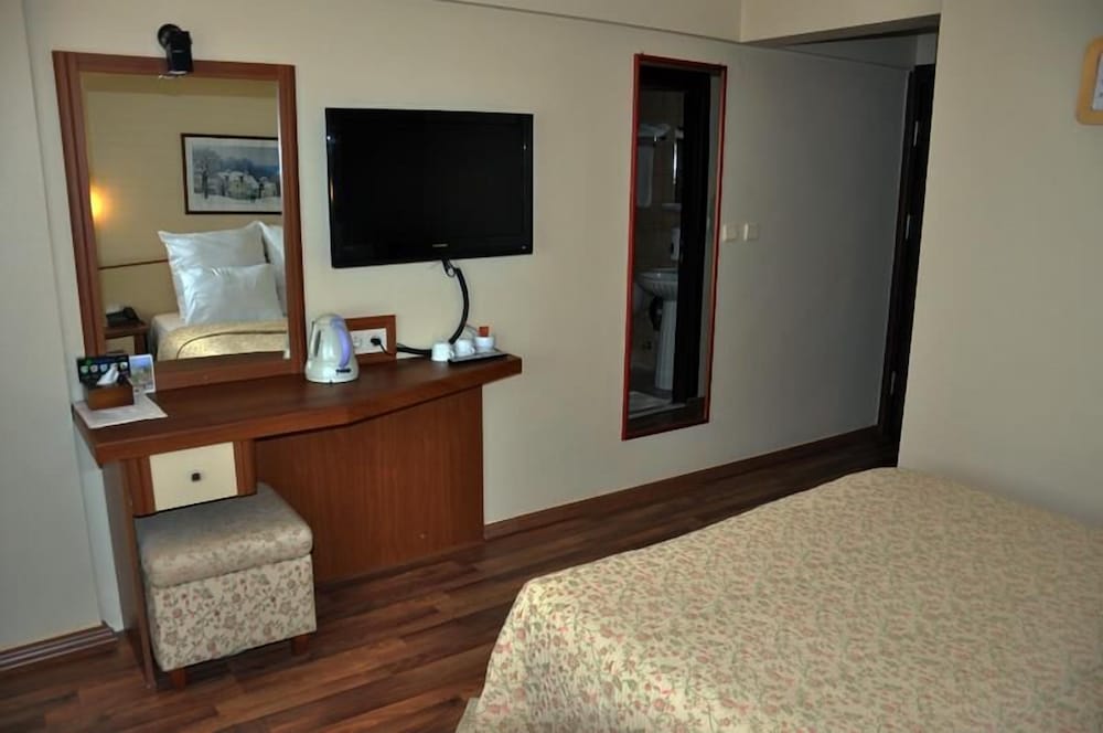 Diapolis Hotel 6/50