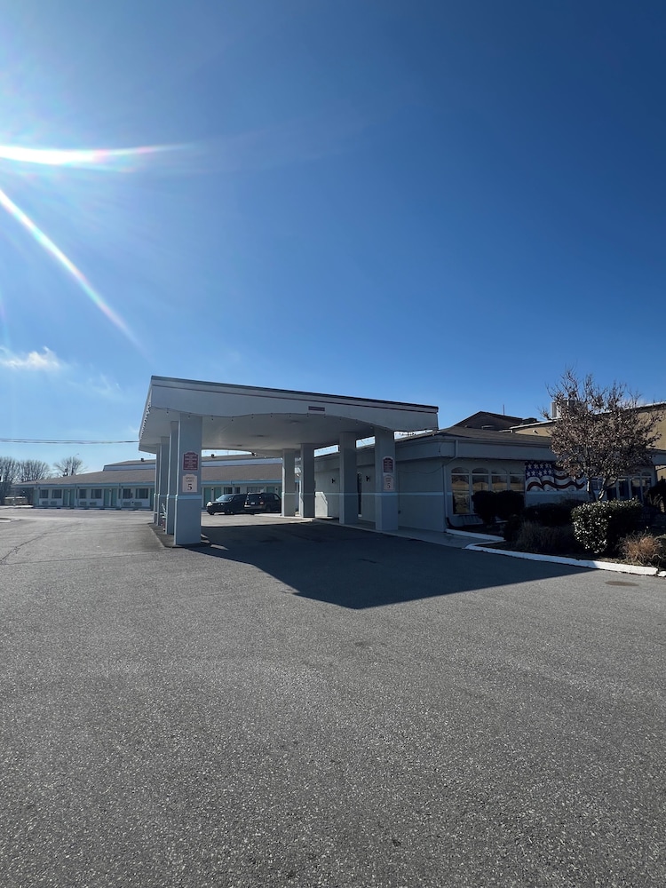 Ambassador Inn 48/56