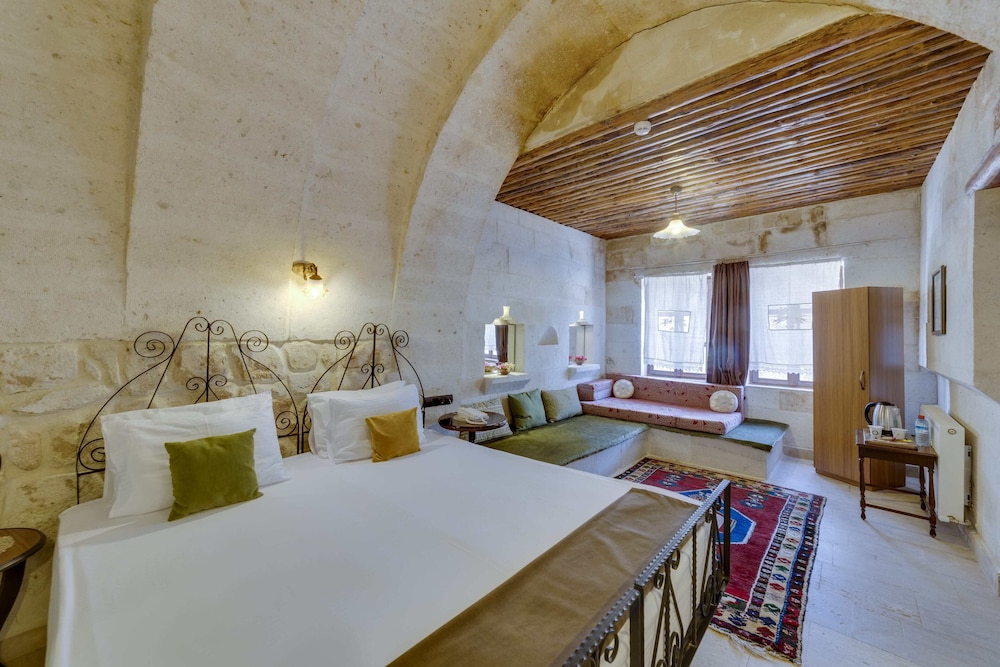 El Puente Cave Hotel 17/50