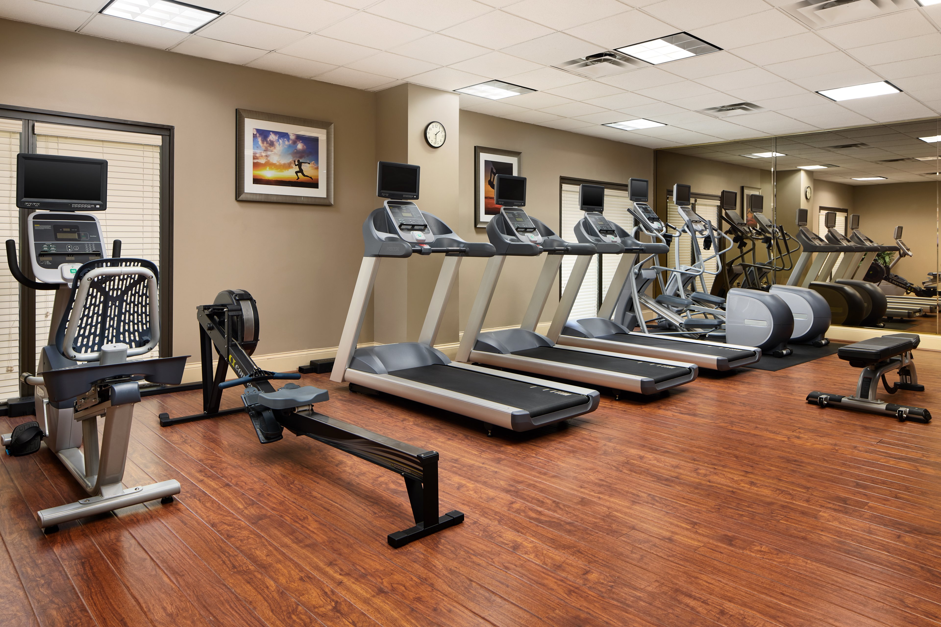 Holiday Inn Express & Suites Alpharetta - Windward Parkway 20/33