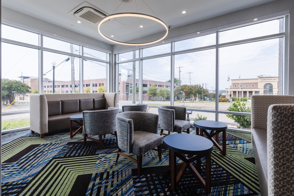 Holiday Inn Express & Suites Columbia Downtown – The Vista 45/60