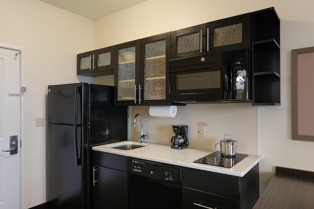CANDLEWOOD SUITES LENEXA - OVERLAND PARK AREA 53/69