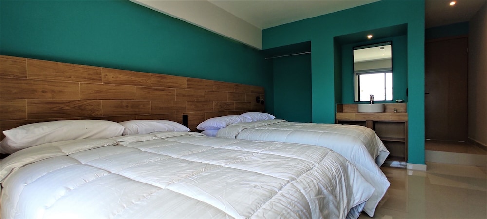 ROOM, DOUBLE BED