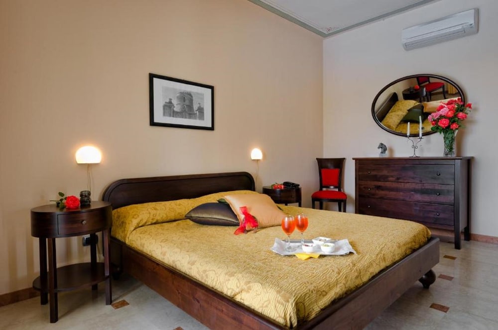 DELUXE, DOUBLE BED