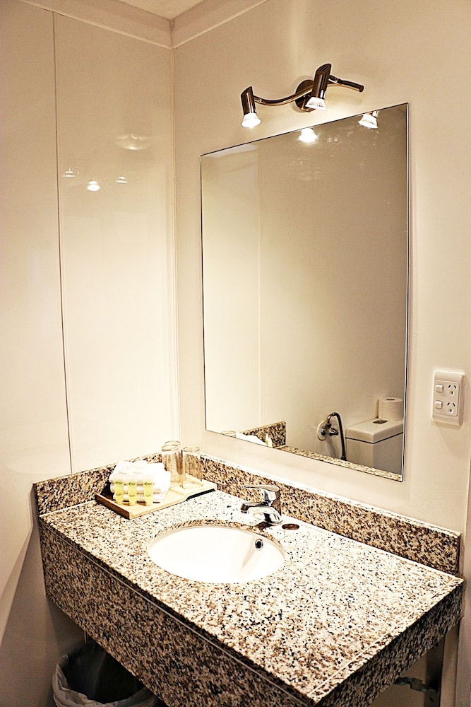 Airport Gateway Hotel 54/58