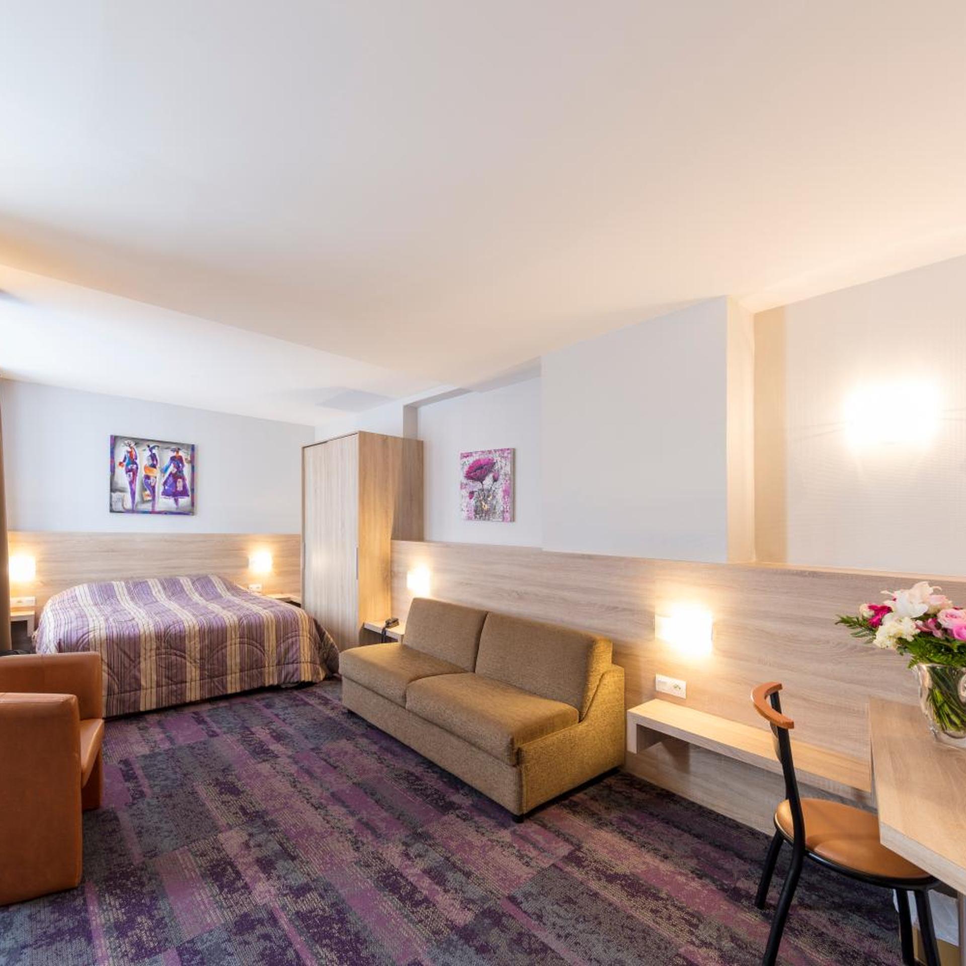 HOTEL VENDOME 11/19