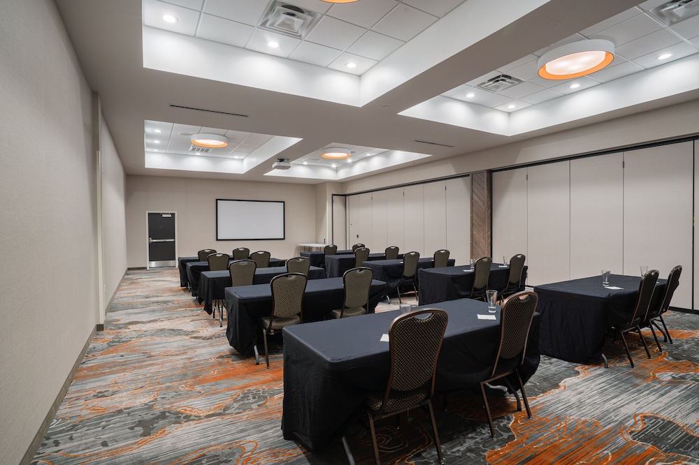 Holiday Inn And Suites Memphis Southeast Germantown 46/48