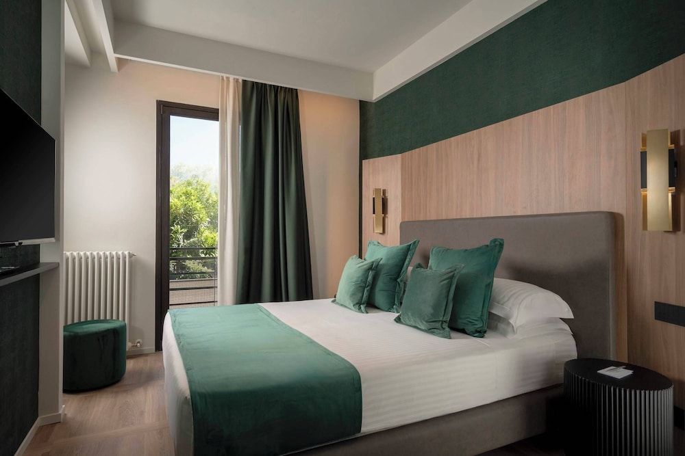 We Me Suite Hotel 15/46