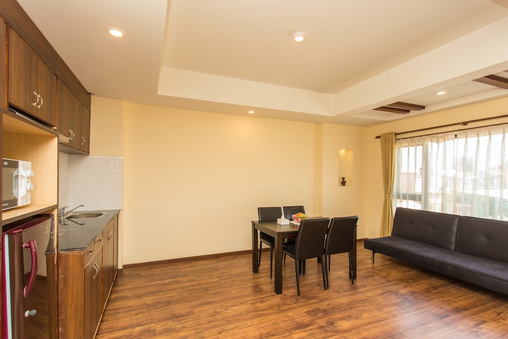Hotel Jay Suites 57/75