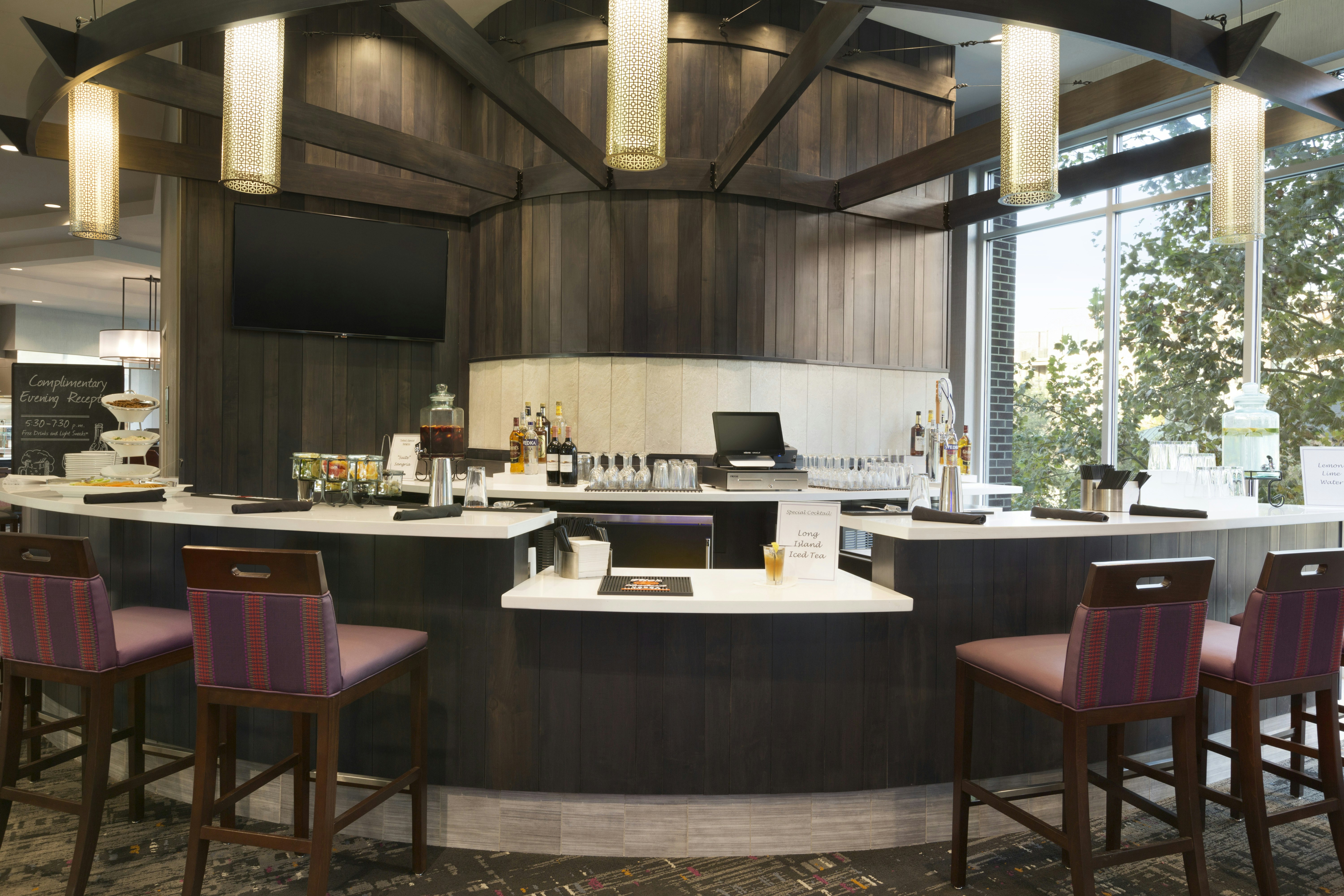 Embassy Suites By Hilton Greenville Downtown Riverplace 48/64