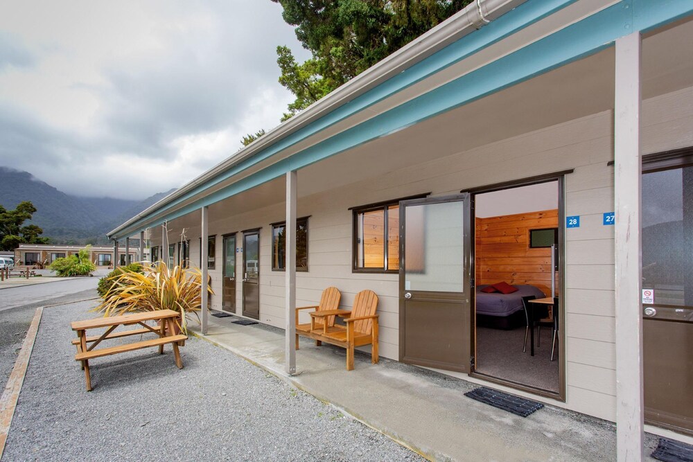 Fox Glacier Motel Holiday Park 3/50