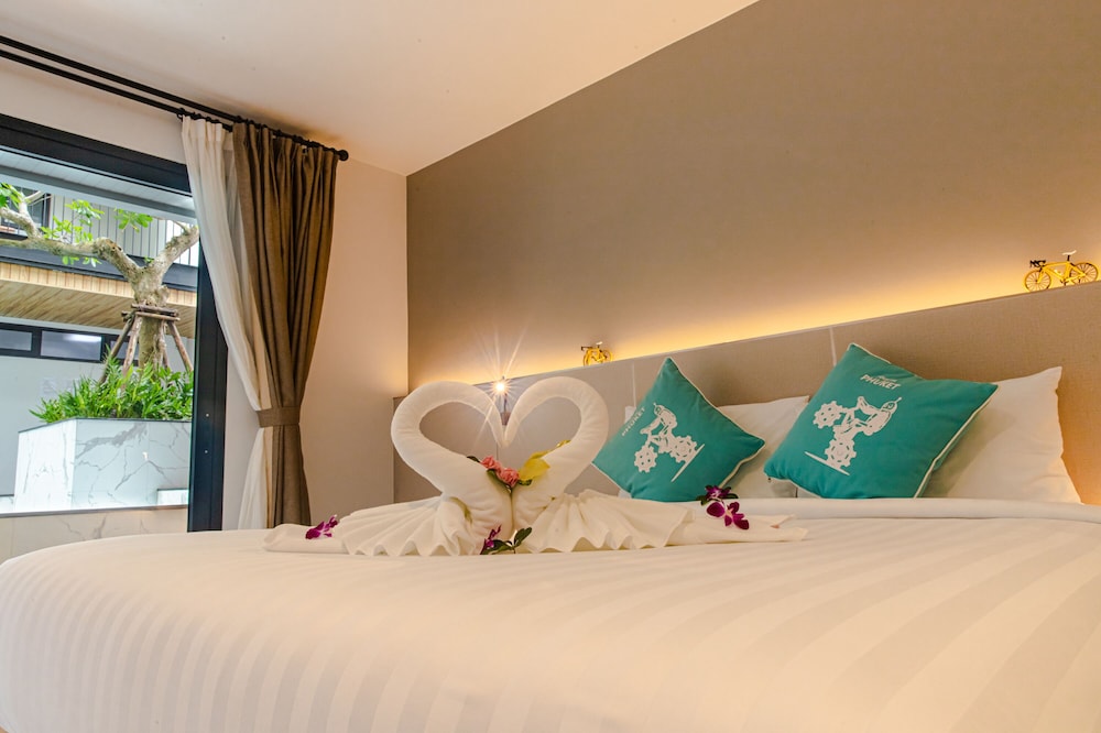 Deluxe, Double Bed, Pool Access