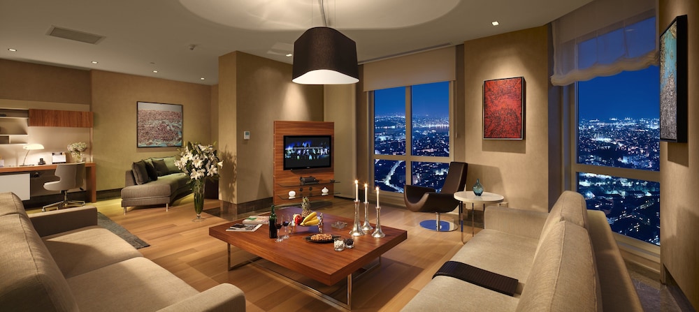 Anthill Suites 38/56