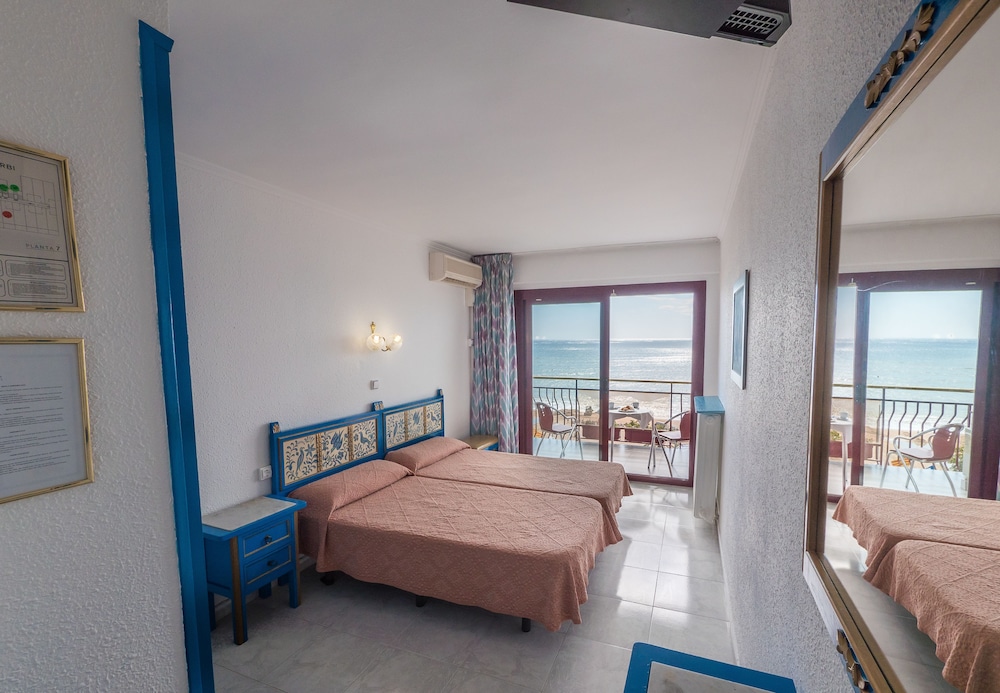 STANDARD, TWIN BEDS, SEA VIEW
