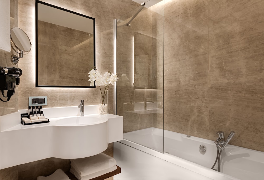 Gleam Collection Hotel 61/62
