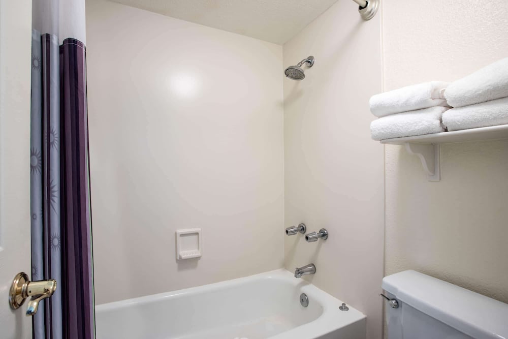 La Quinta Inn Huntsville Research Park 23/38