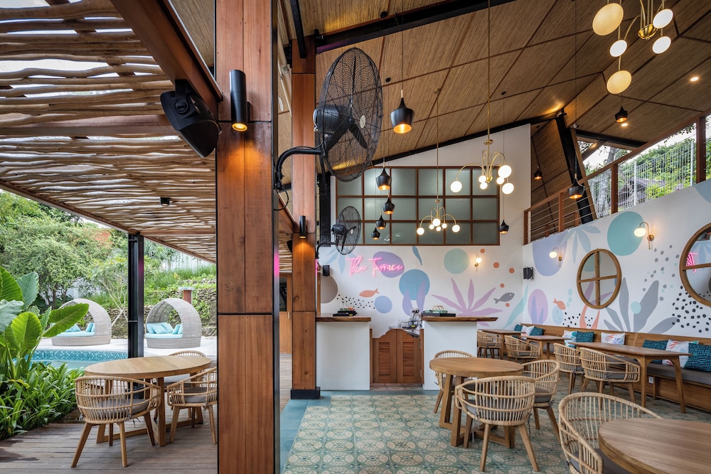 Deep Roots Dive & Yoga Resort 38/50