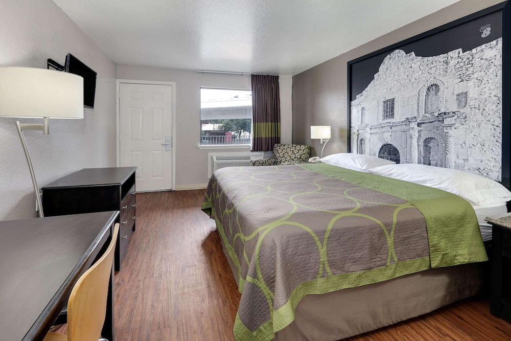 Super 8 By Wyndham San Antonio Downtown/Alamo 16/40