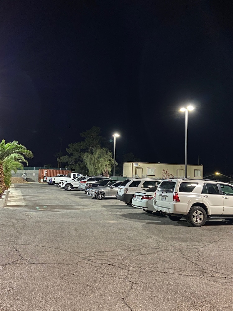 Crown Motel 58/66