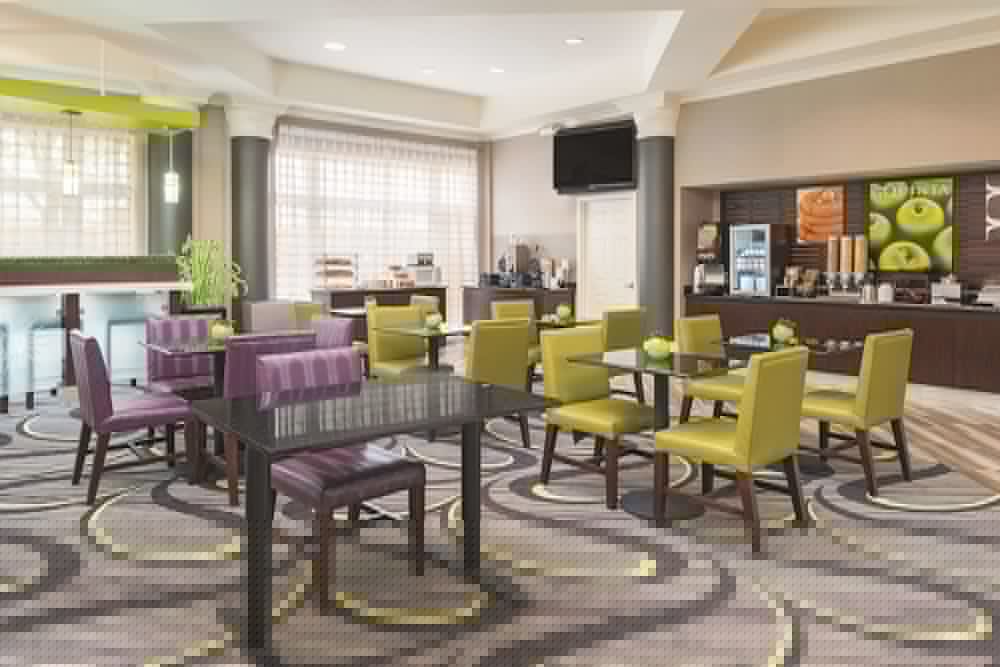 La Quinta Inn Suites St Louis Westport 38/49