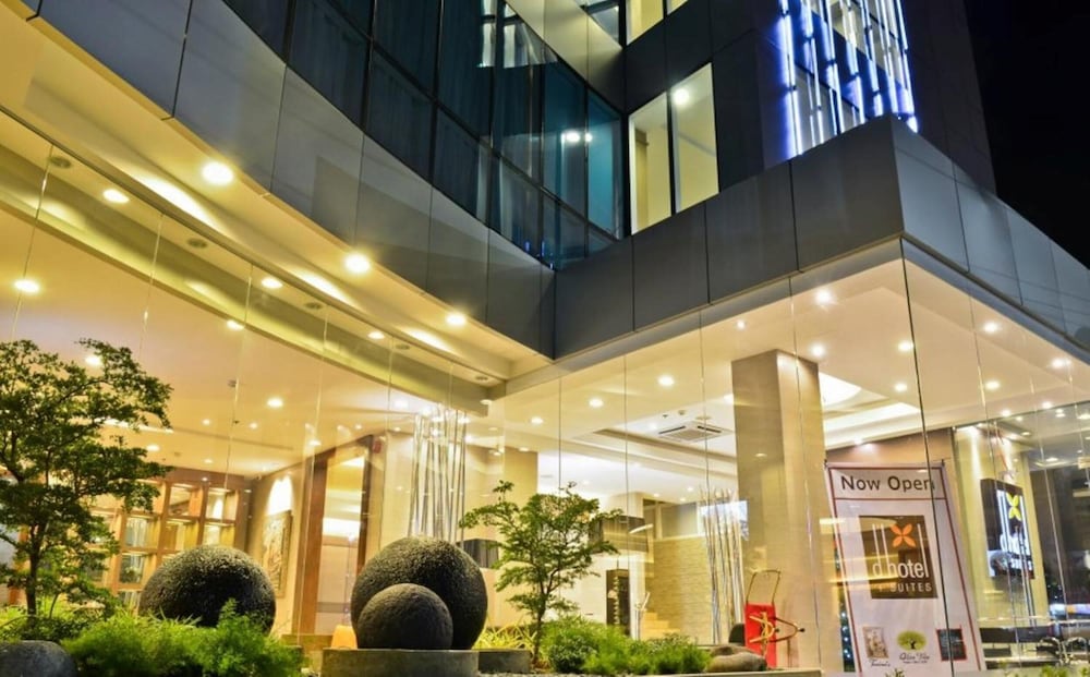 D Hotel And Suites 5/50