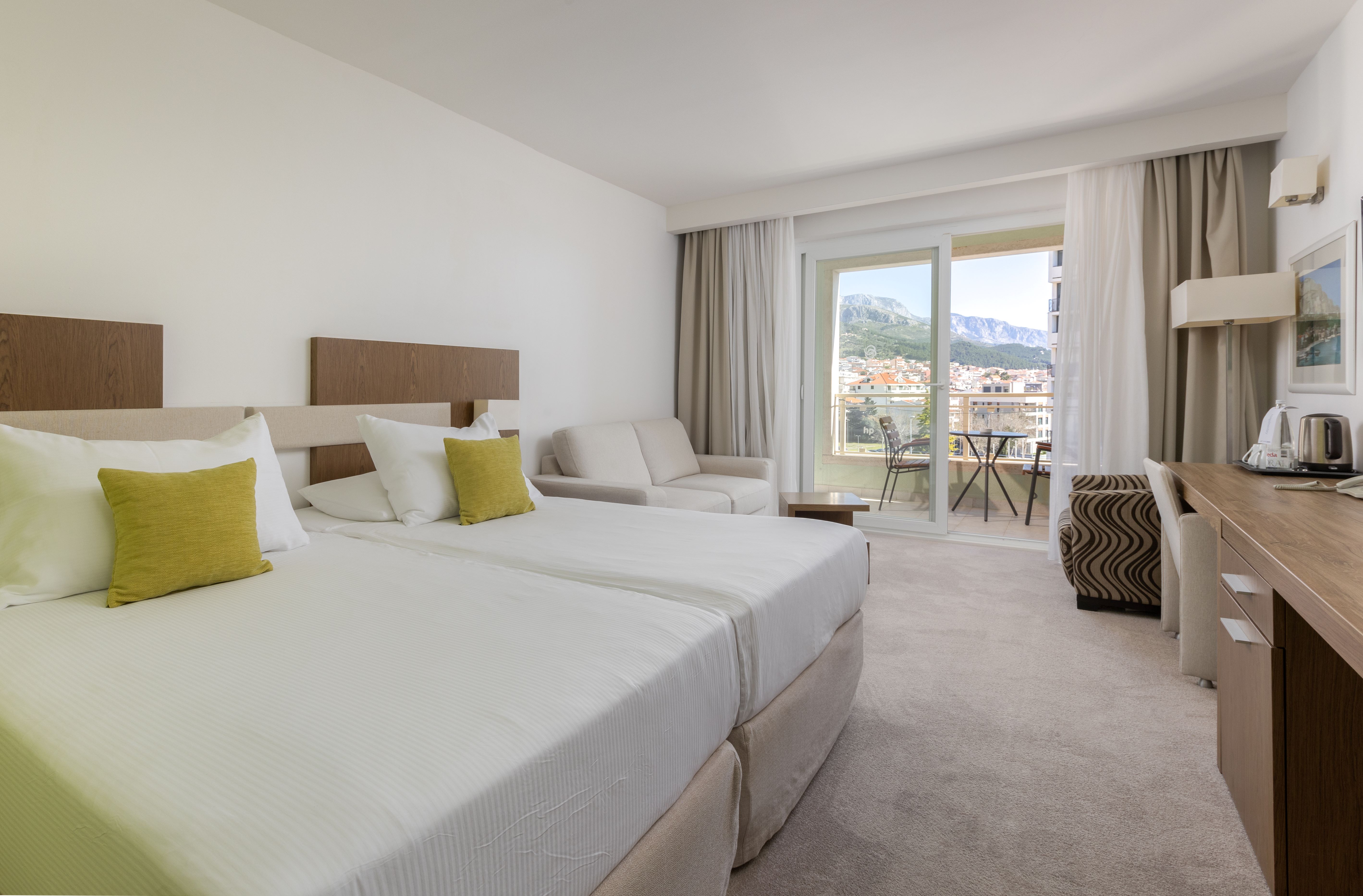 Standard, Double Bed, Balcony, Park Side